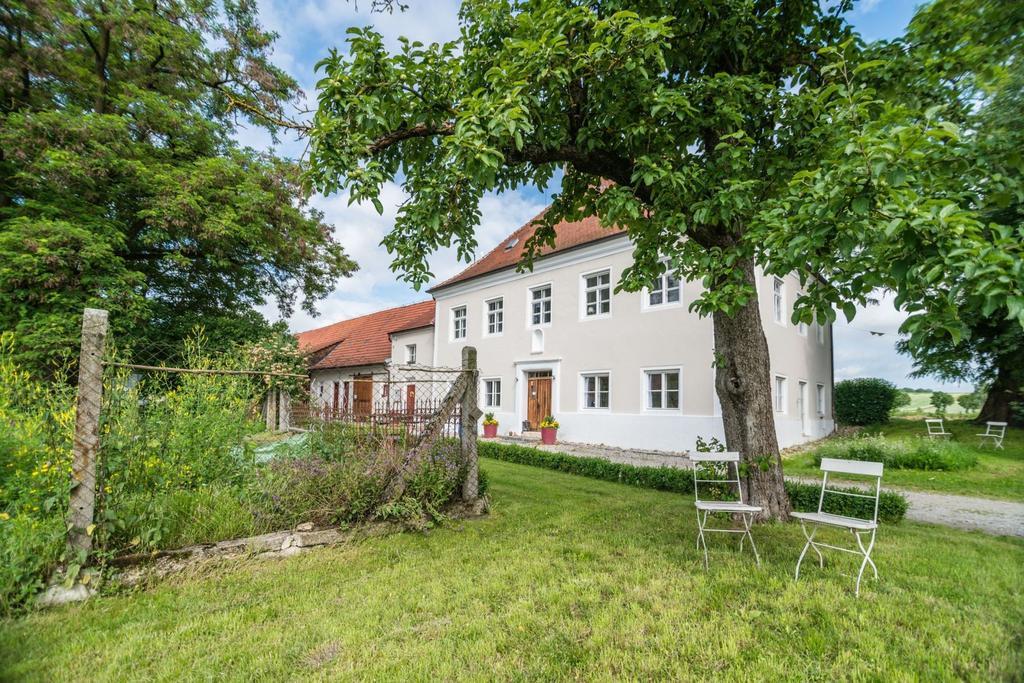 Historischer Pfarrhof Niederleierndorf Langquaid Exteriér fotografie